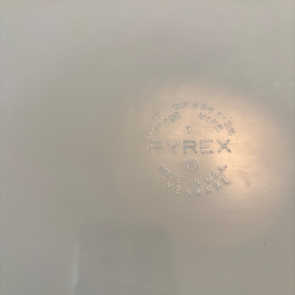 Vintage Pyrex Casserole Pan - Picture 7 of 11